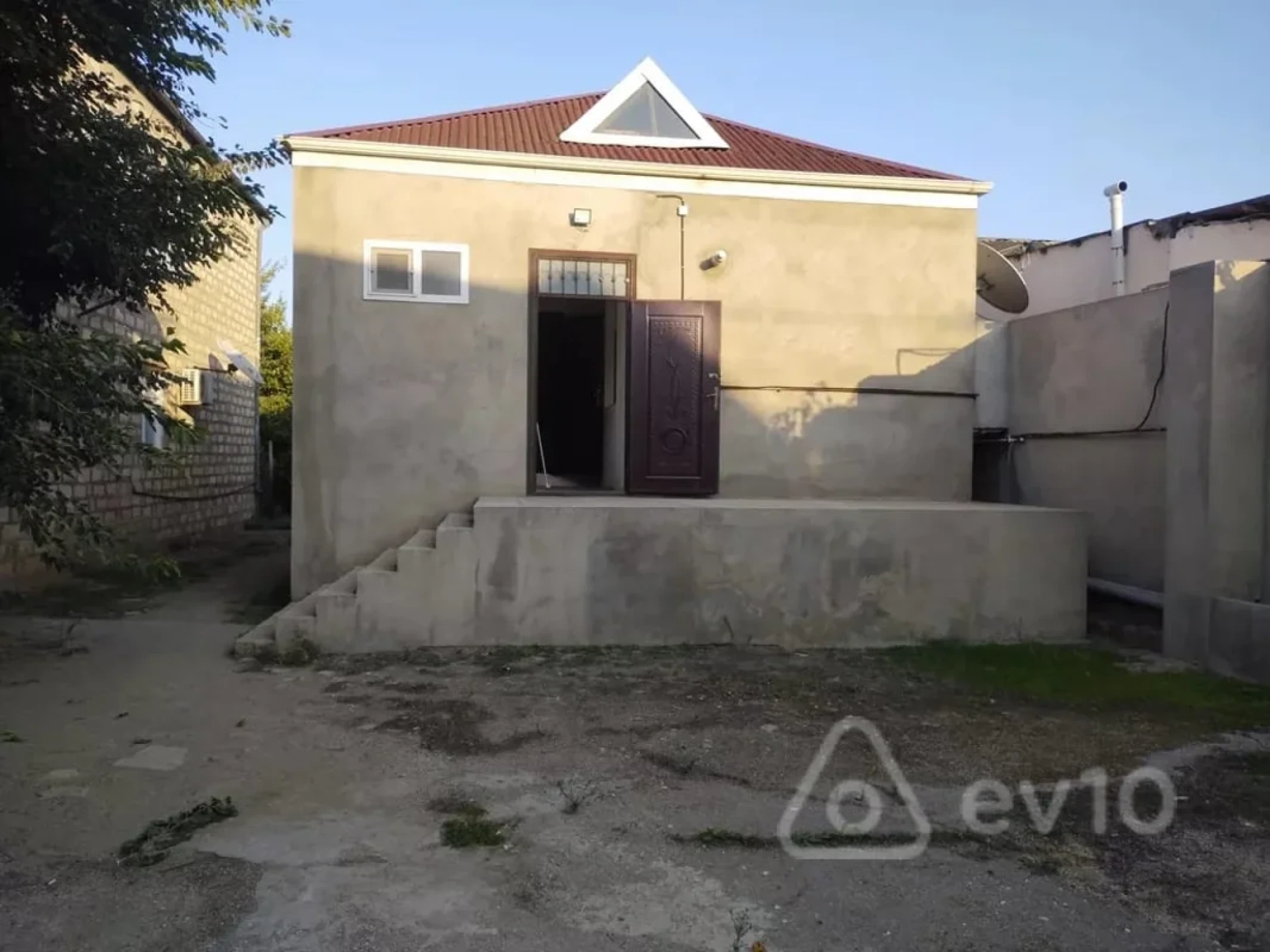 Satılır 3 otaqlı həyət evi 800 m²