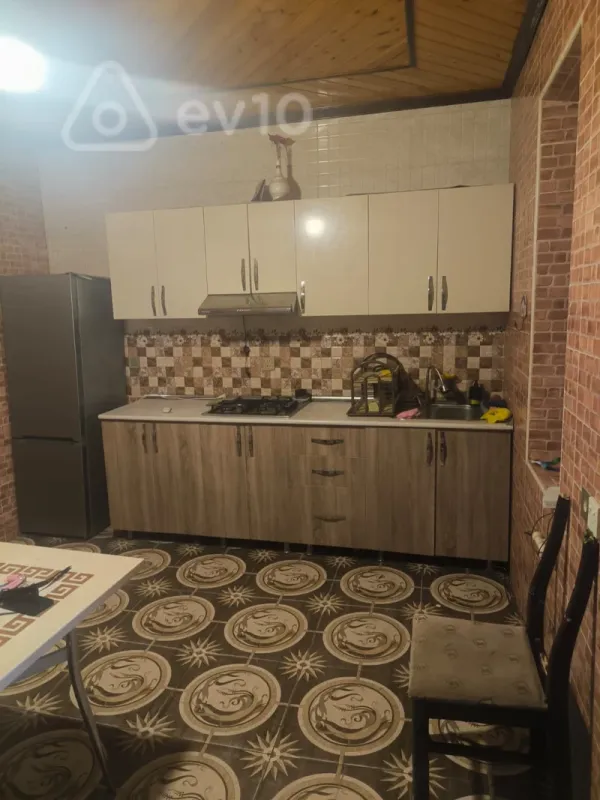 Kirayə verilir 4 otaqlı həyət evi 130 m²