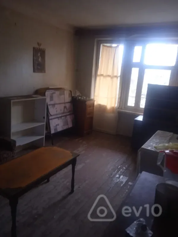 Kirayə verilir 2 otaqlı köhnə tikili 42 m²