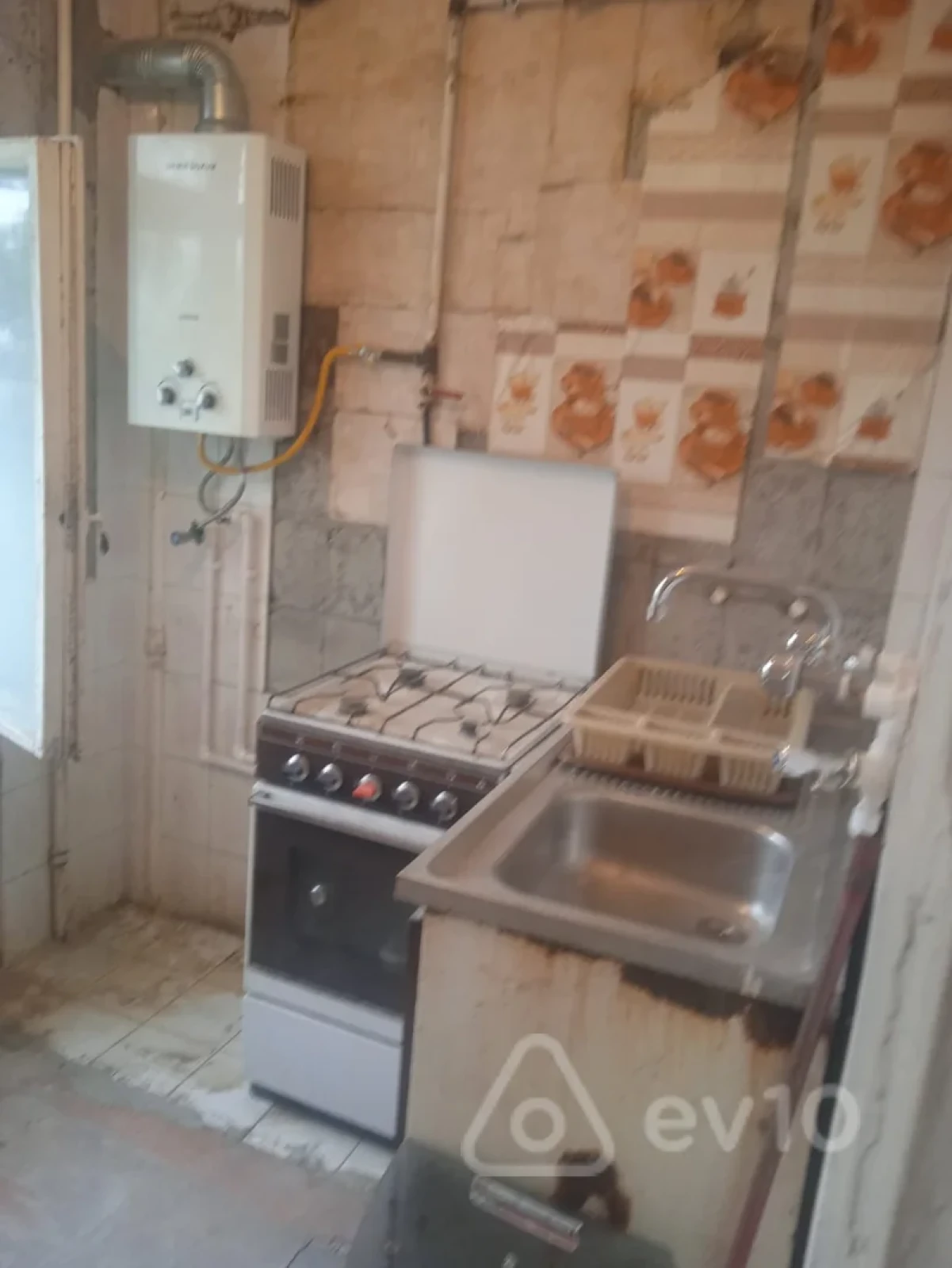 Kirayə verilir 2 otaqlı köhnə tikili 42 m²