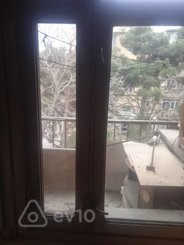 Kirayə verilir 2 otaqlı köhnə tikili 42 m²