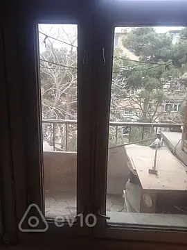 Kirayə verilir 2 otaqlı köhnə tikili 42 m²