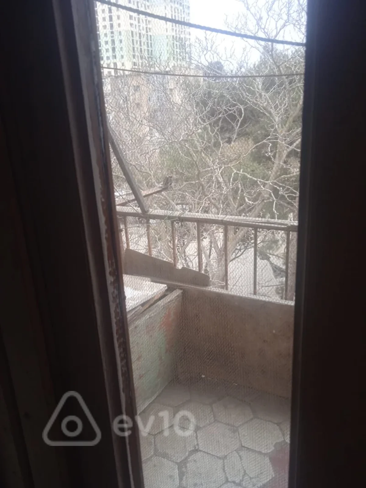 Kirayə verilir 2 otaqlı köhnə tikili 42 m²