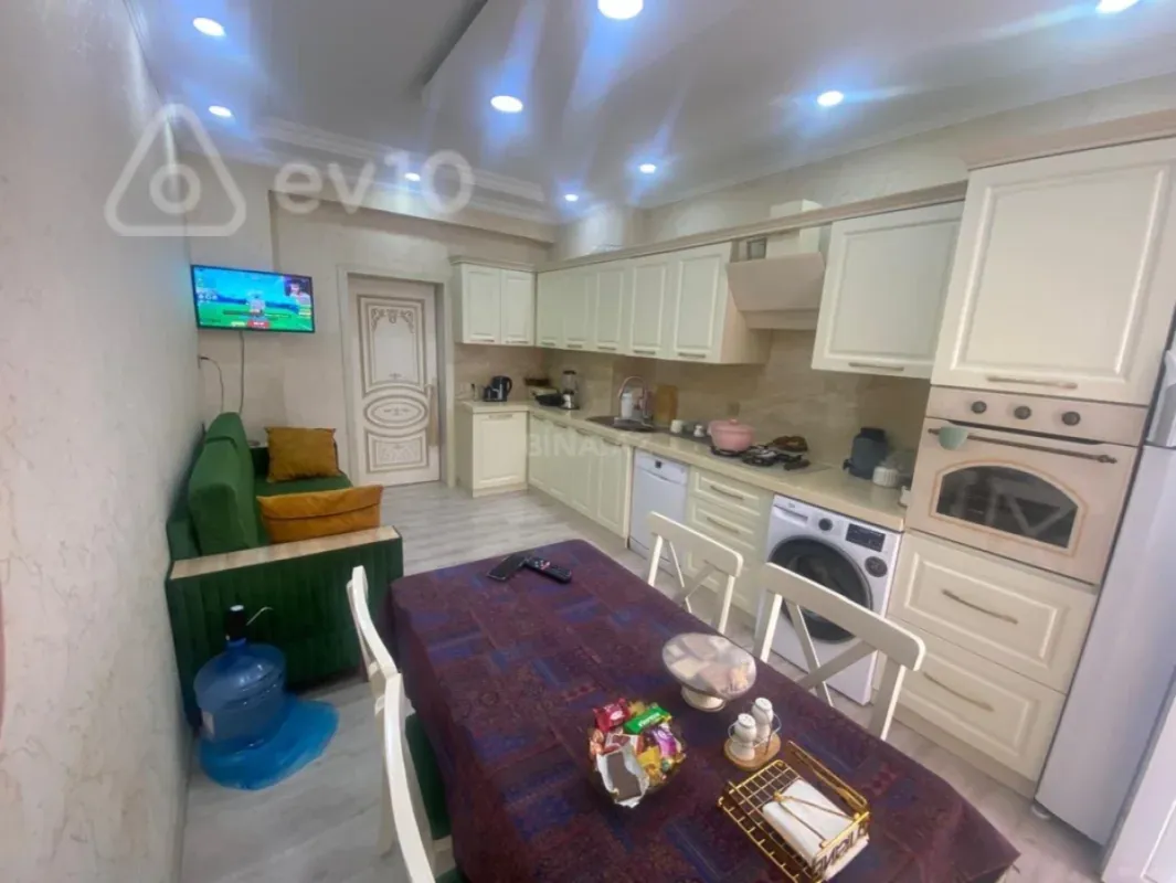 Kirayə verilir 2 otaqlı yeni tikili 75 m²