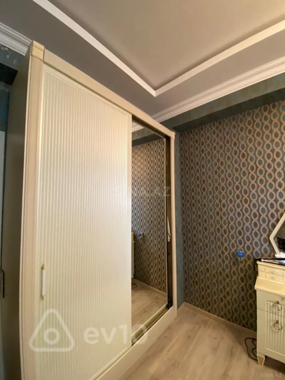 Kirayə verilir 2 otaqlı yeni tikili 75 m²
