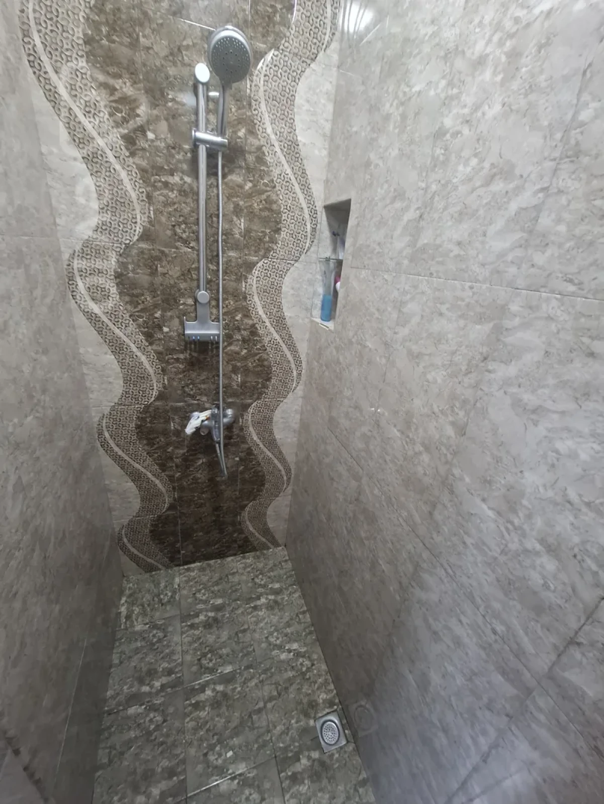 Satılır 4 otaqlı həyət evi 1000 m²