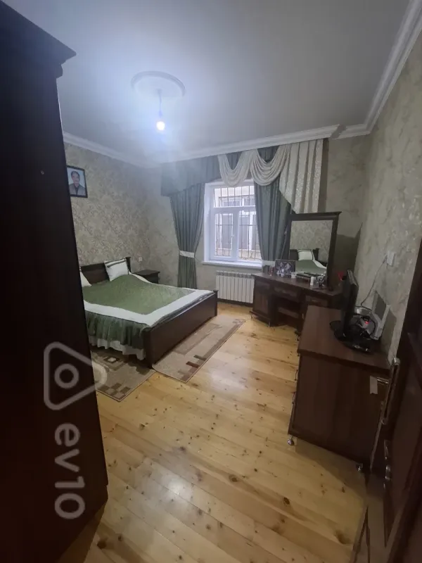 Satılır 4 otaqlı həyət evi 1000 m²