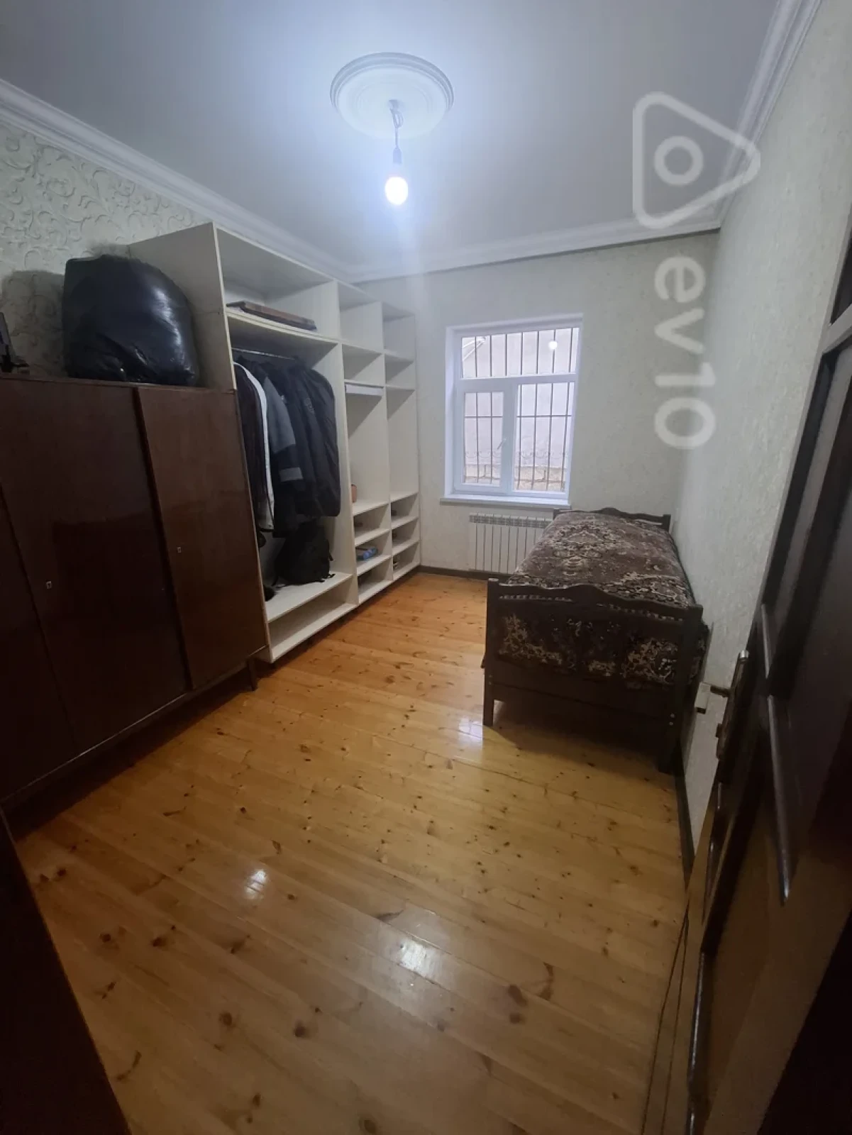 Satılır 4 otaqlı həyət evi 1000 m²