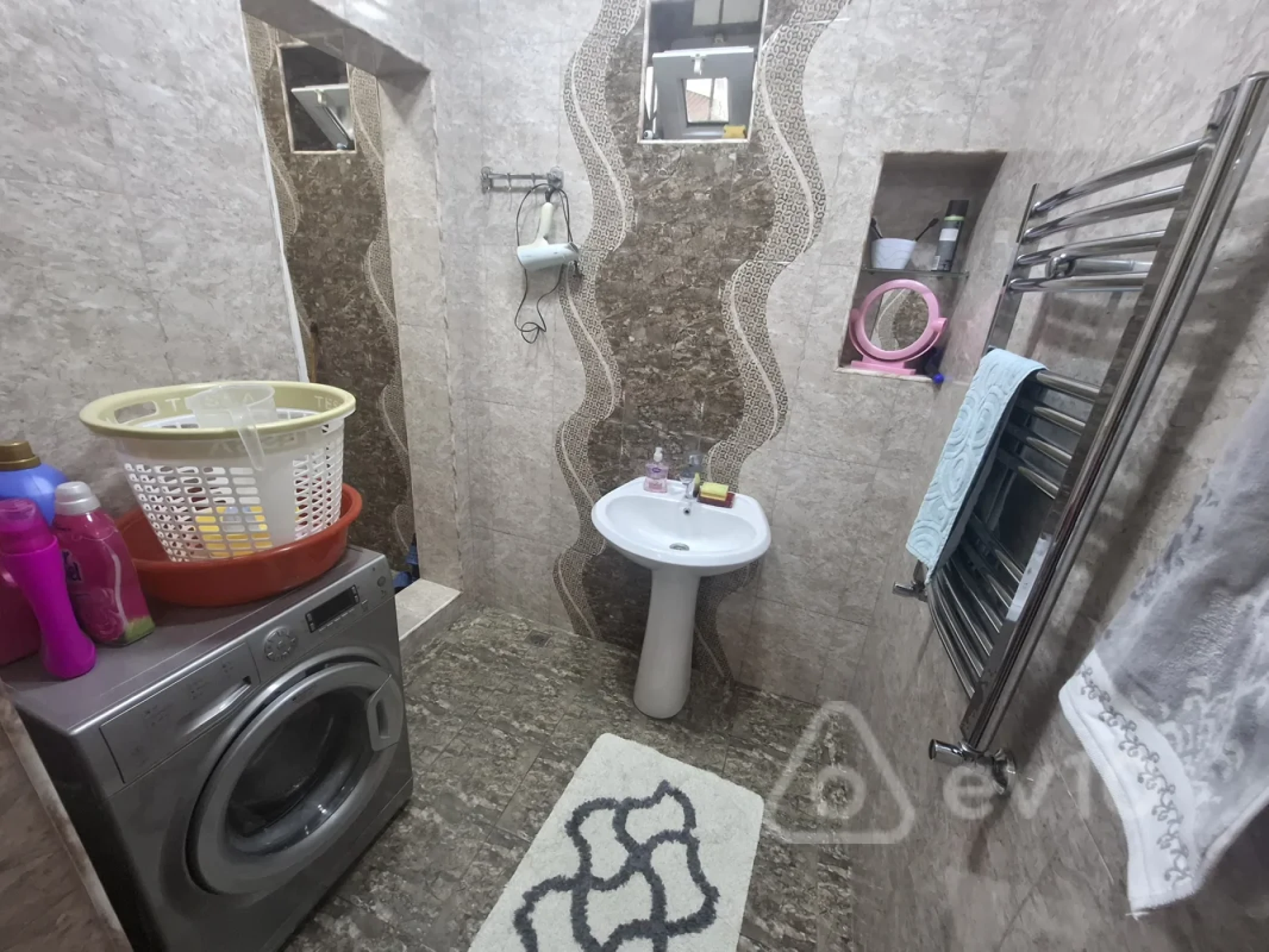 Satılır 4 otaqlı həyət evi 1000 m²