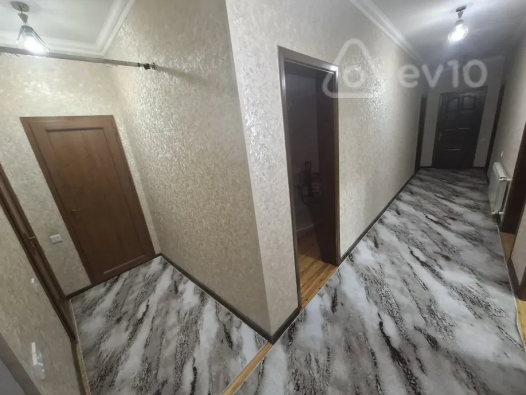 Satılır 4 otaqlı həyət evi 1000 m²