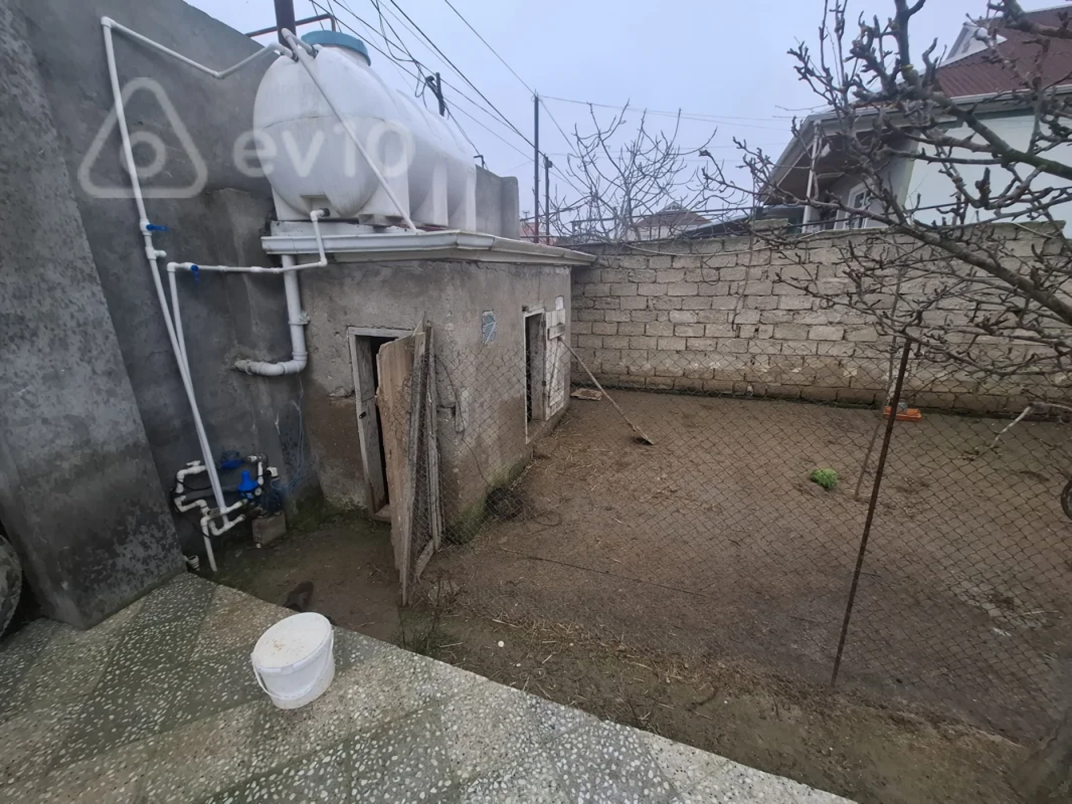 Satılır 4 otaqlı həyət evi 1000 m²