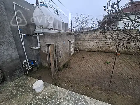 Satılır 4 otaqlı həyət evi 1000 m²