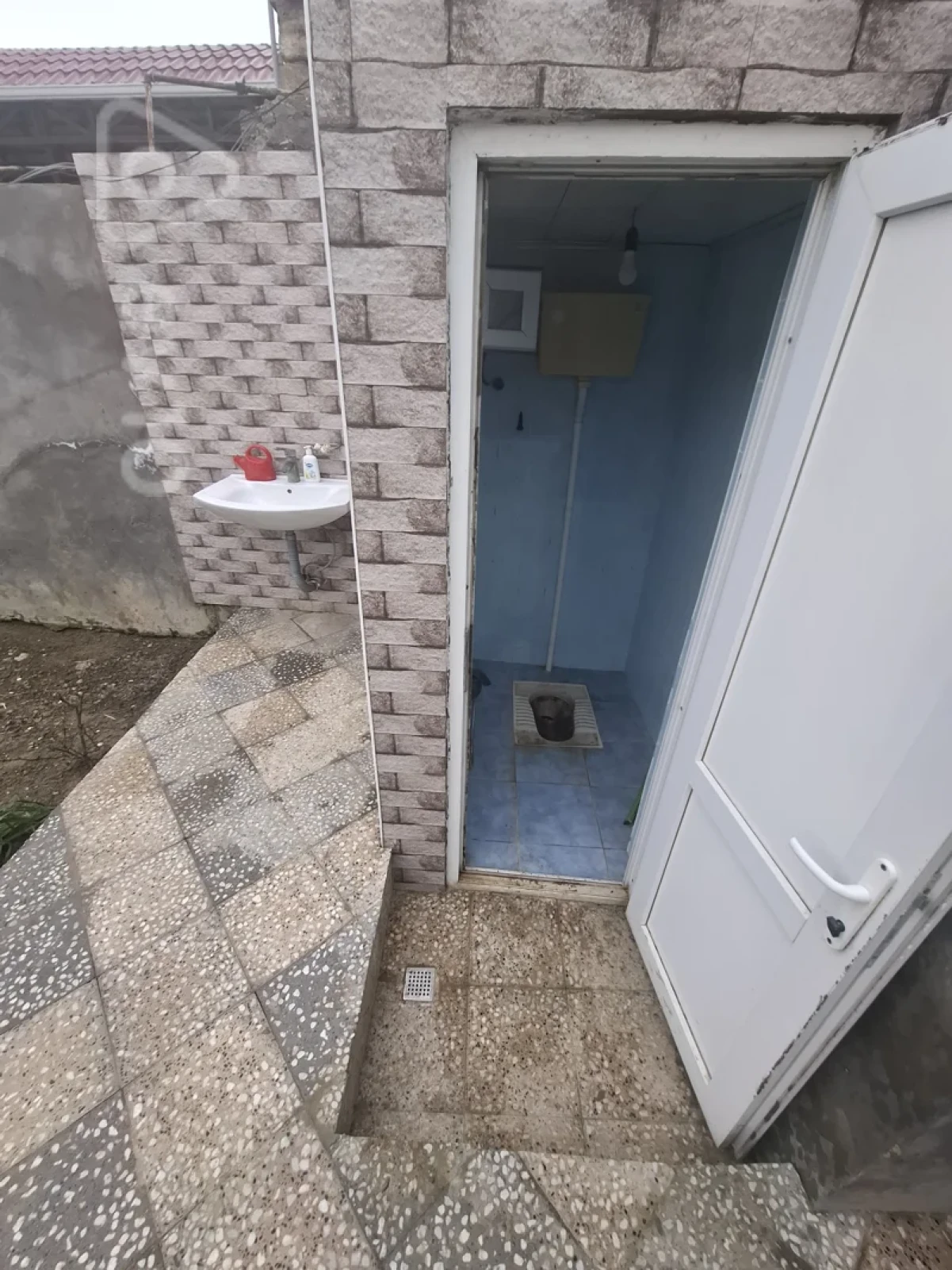 Satılır 4 otaqlı həyət evi 1000 m²