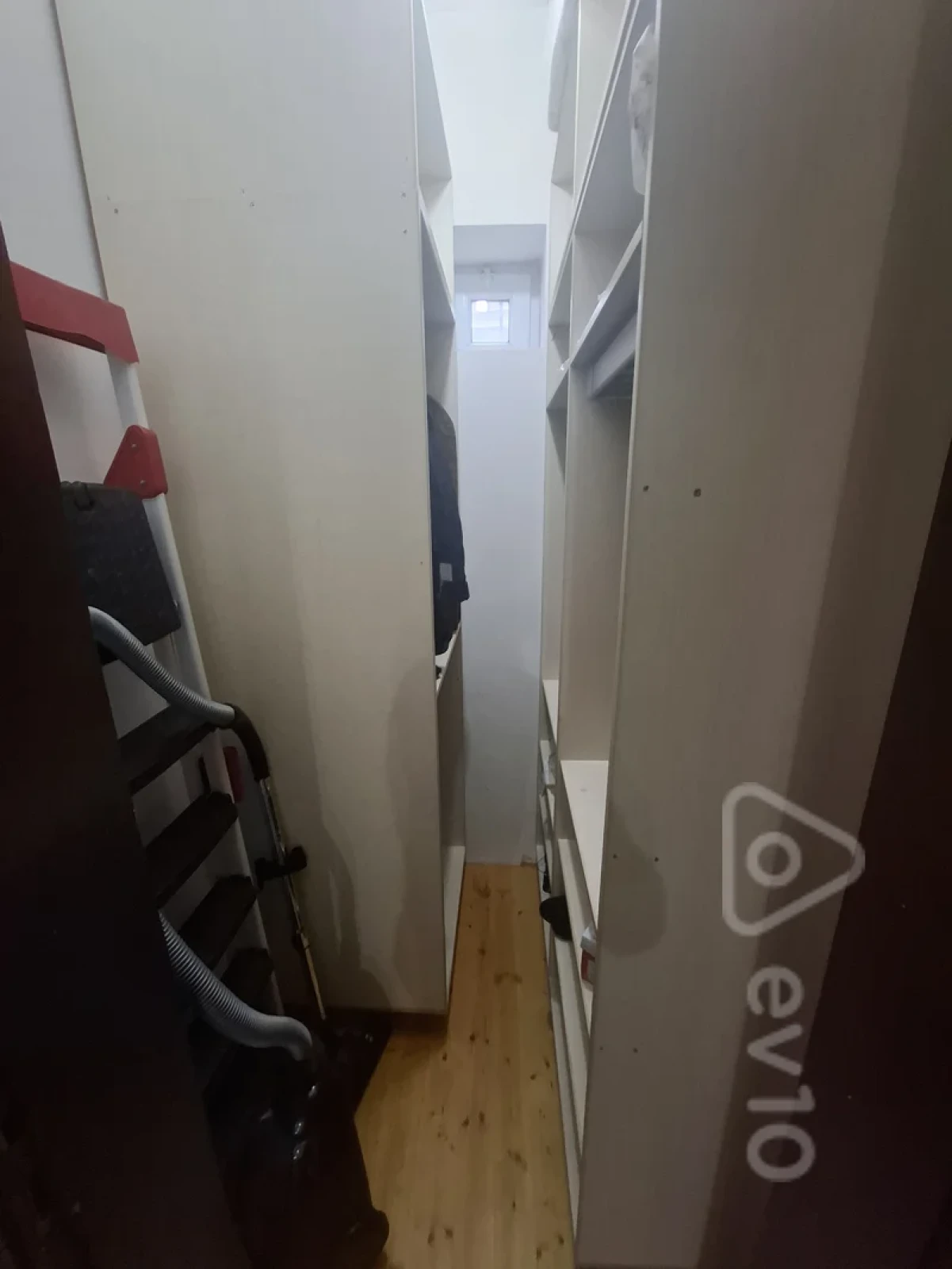 Satılır 4 otaqlı həyət evi 1000 m²