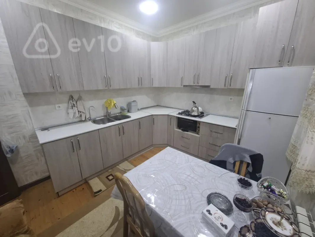 Satılır 4 otaqlı həyət evi 1000 m²