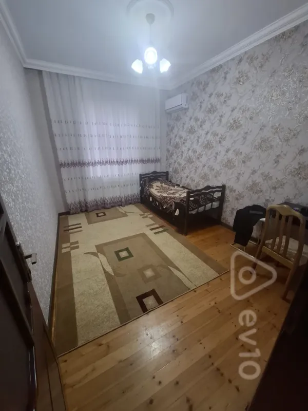 Satılır 4 otaqlı həyət evi 1000 m²