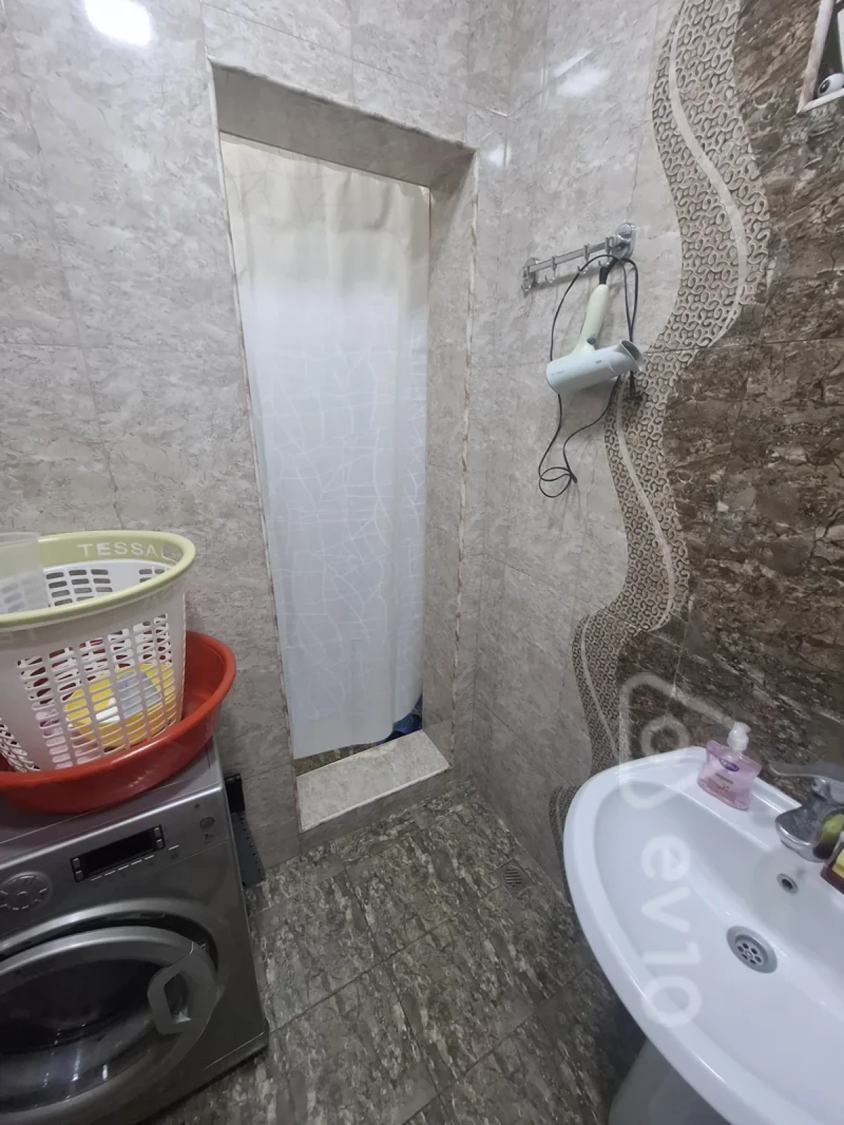 Satılır 4 otaqlı həyət evi 1000 m²