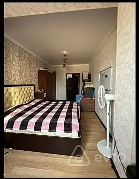 Satılır 4 otaqlı köhnə tikili 120 m²