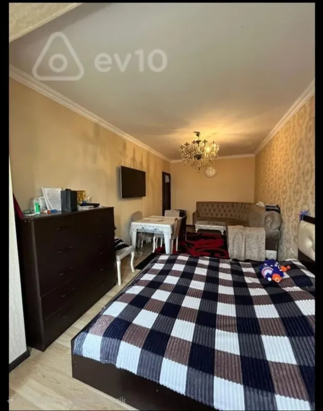 Satılır 4 otaqlı köhnə tikili 120 m²