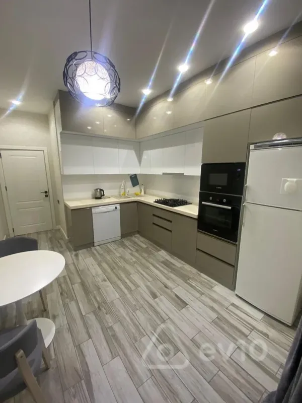 Kirayə verilir 3 otaqlı yeni tikili 115 m²