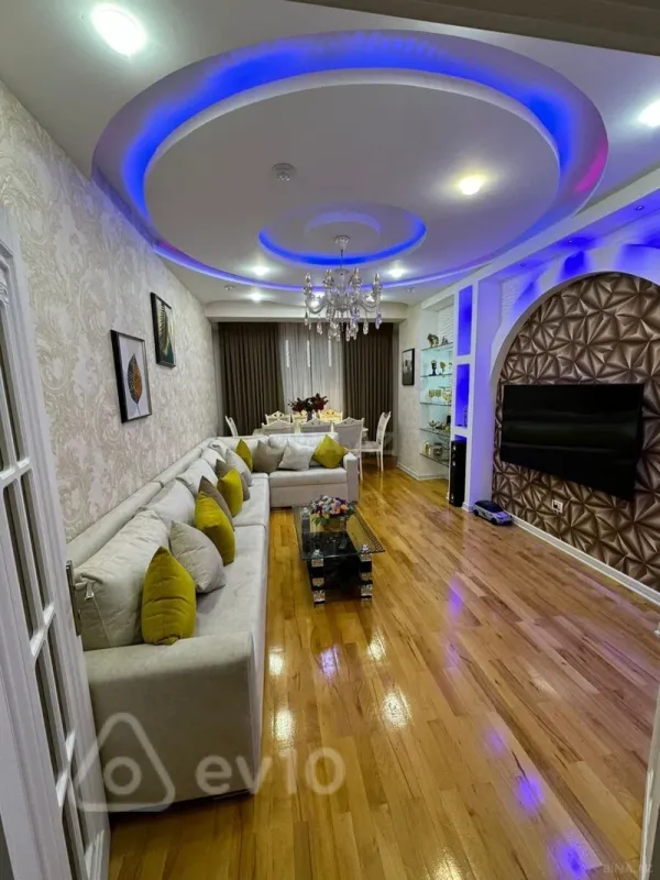 Kirayə verilir 2 otaqlı yeni tikili 90 m²