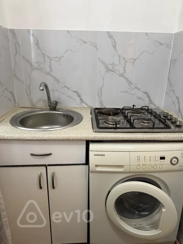 Kirayə verilir 3 otaqlı köhnə tikili 55 m²