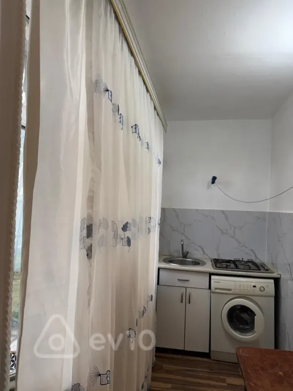 Kirayə verilir 3 otaqlı köhnə tikili 55 m²