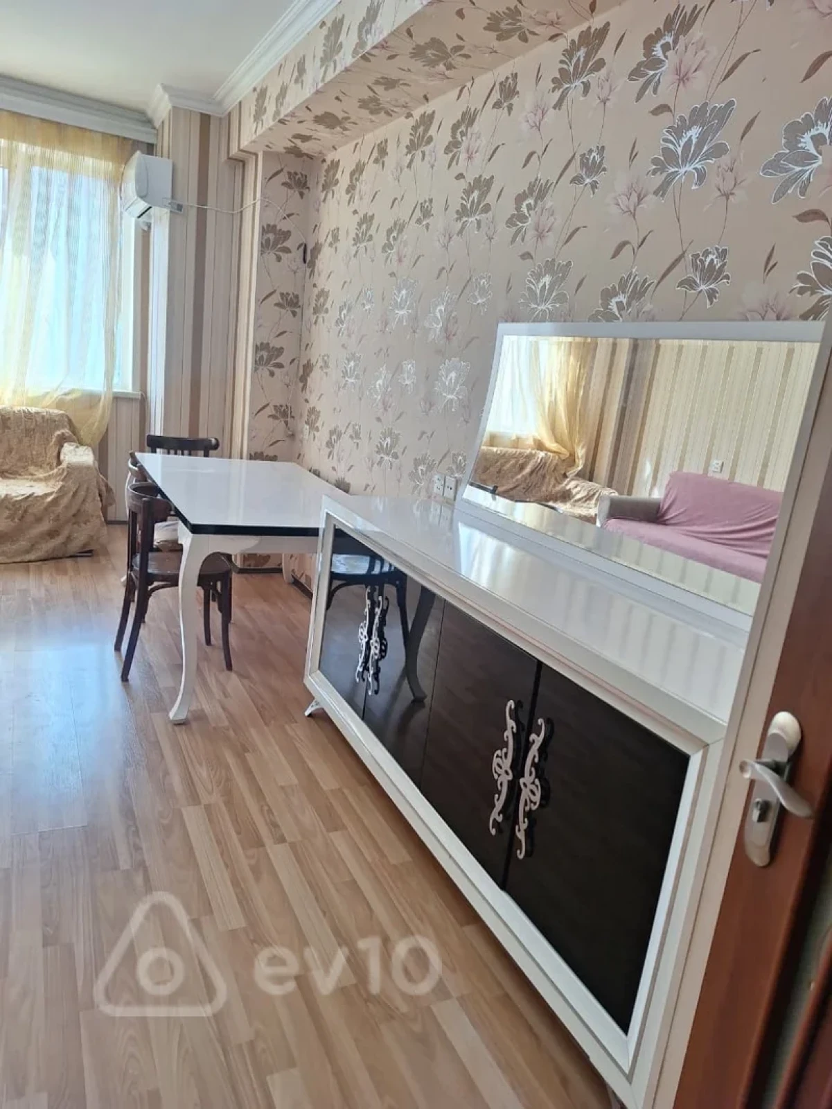 Kirayə verilir 2 otaqlı yeni tikili 65 m²