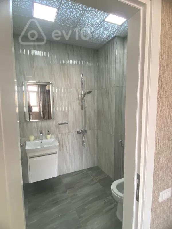 Kirayə verilir 4 otaqlı yeni tikili 210 m²