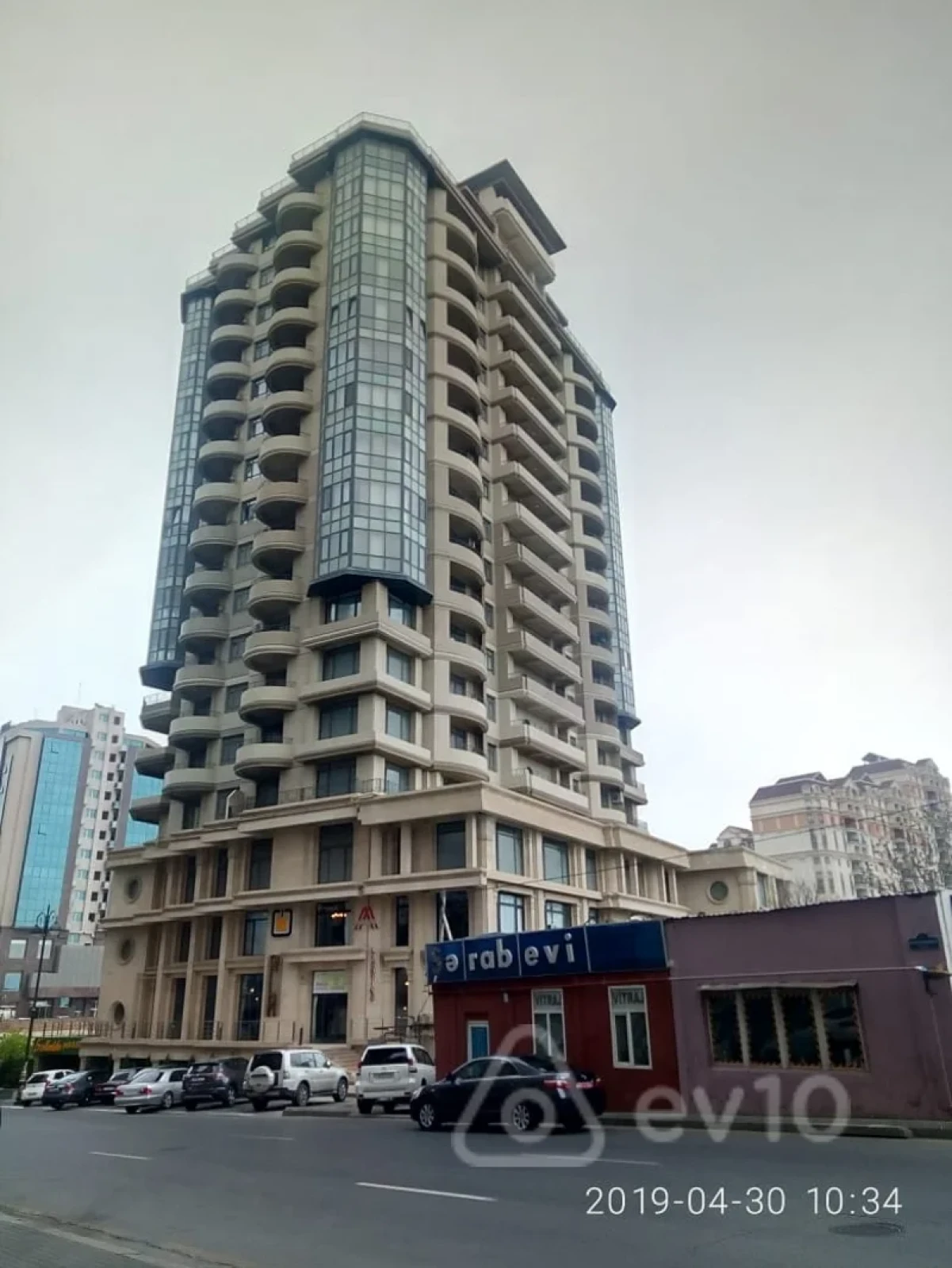 Kirayə verilir 4 otaqlı yeni tikili 210 m²