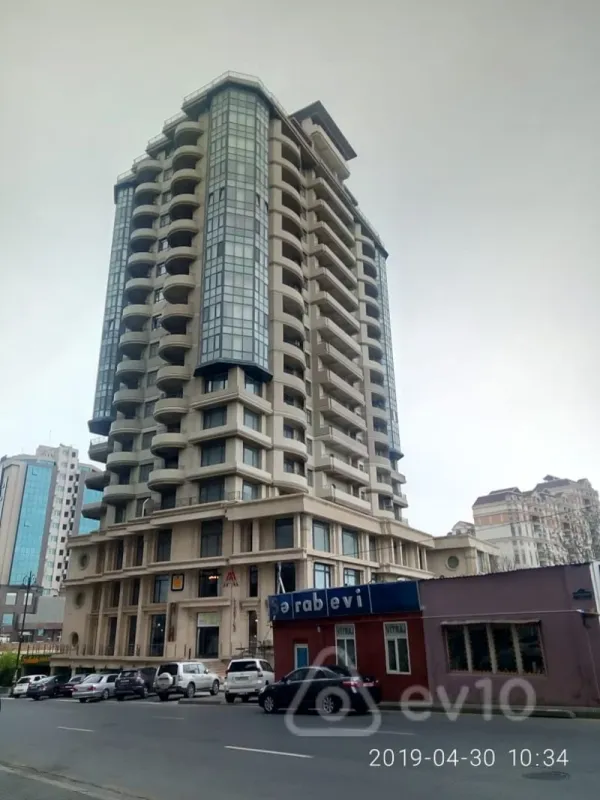 Kirayə verilir 4 otaqlı yeni tikili 210 m²