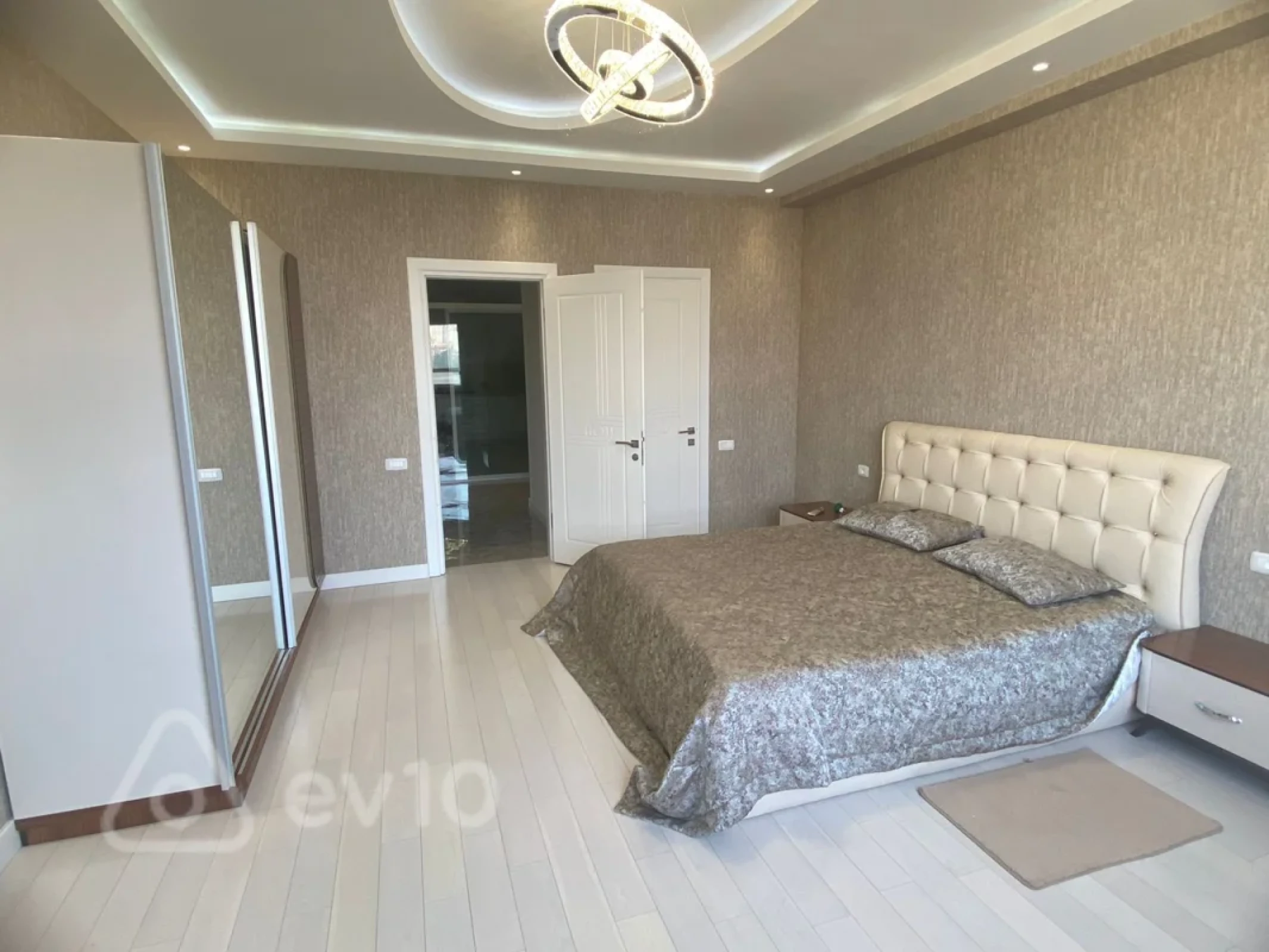 Kirayə verilir 4 otaqlı yeni tikili 210 m²