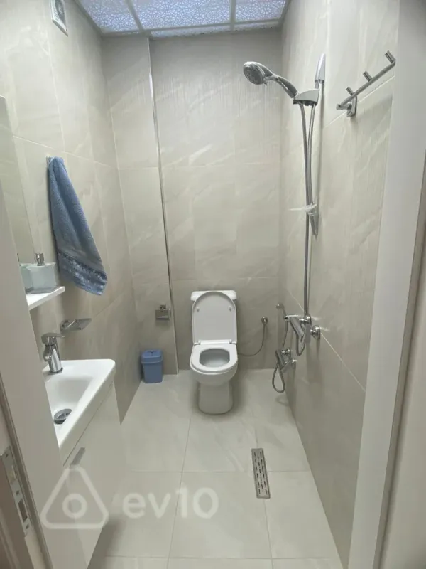 Kirayə verilir 4 otaqlı yeni tikili 210 m²