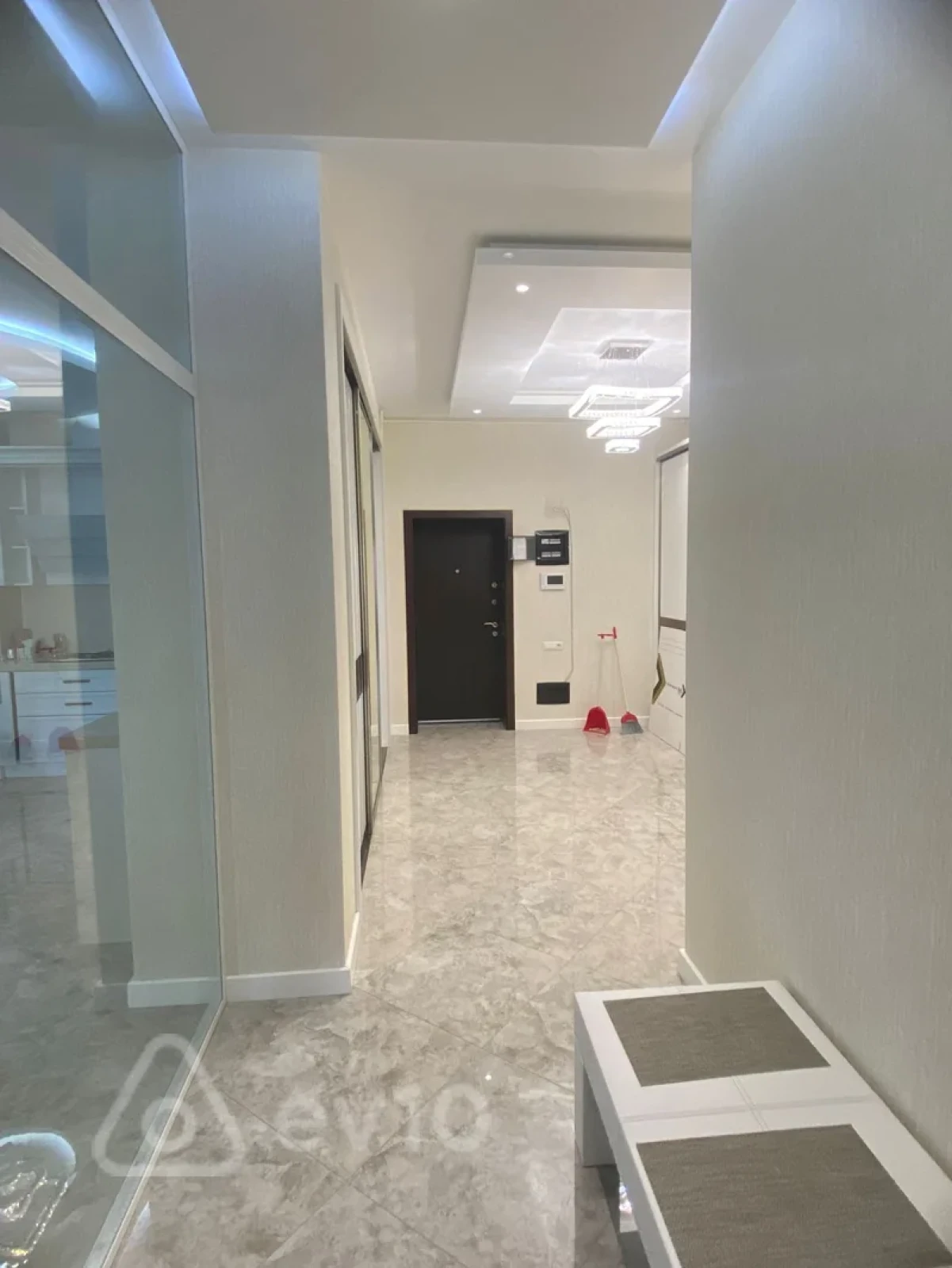 Kirayə verilir 4 otaqlı yeni tikili 210 m²