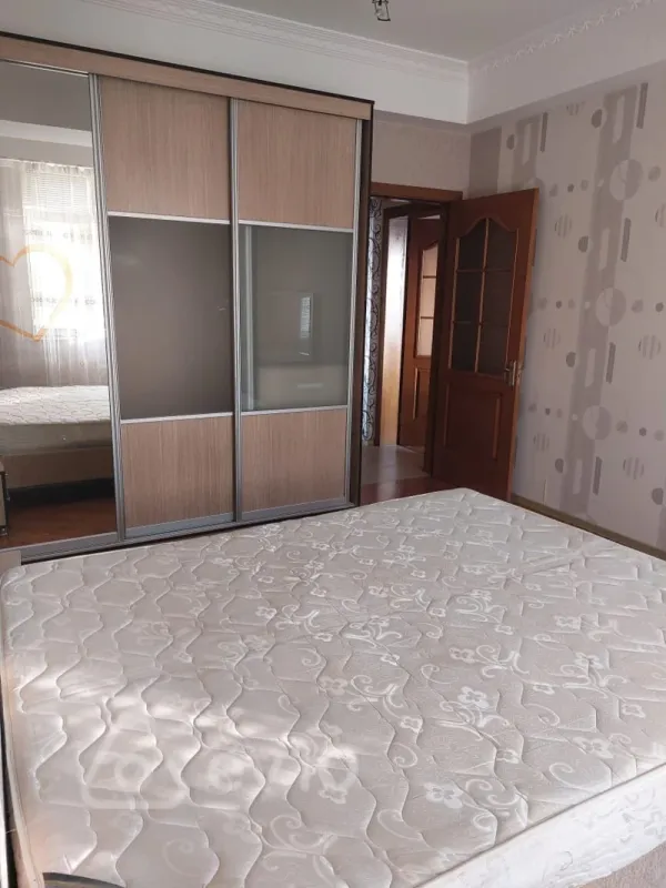 Kirayə verilir 3 otaqlı yeni tikili 125 m²