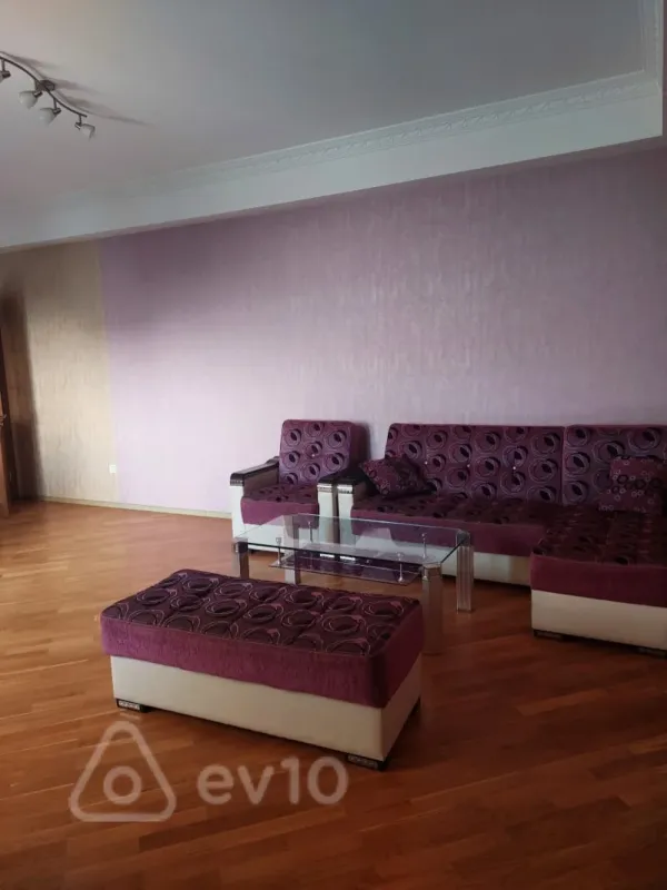 Kirayə verilir 3 otaqlı yeni tikili 125 m²