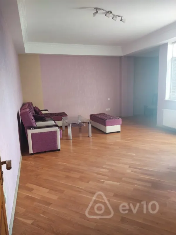 Kirayə verilir 3 otaqlı yeni tikili 125 m²