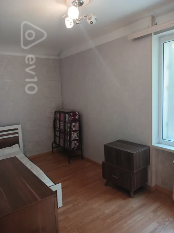 Kirayə verilir 2 otaqlı köhnə tikili 50 m²