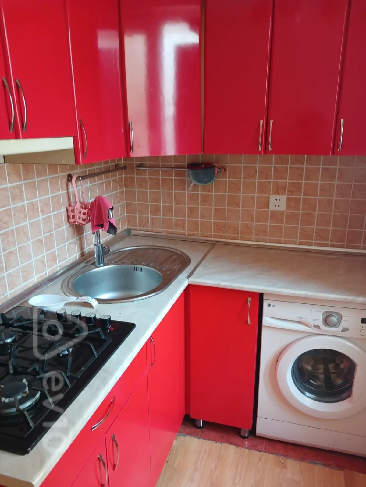 Kirayə verilir 2 otaqlı köhnə tikili 50 m²