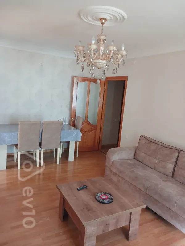Kirayə verilir 2 otaqlı köhnə tikili 50 m²