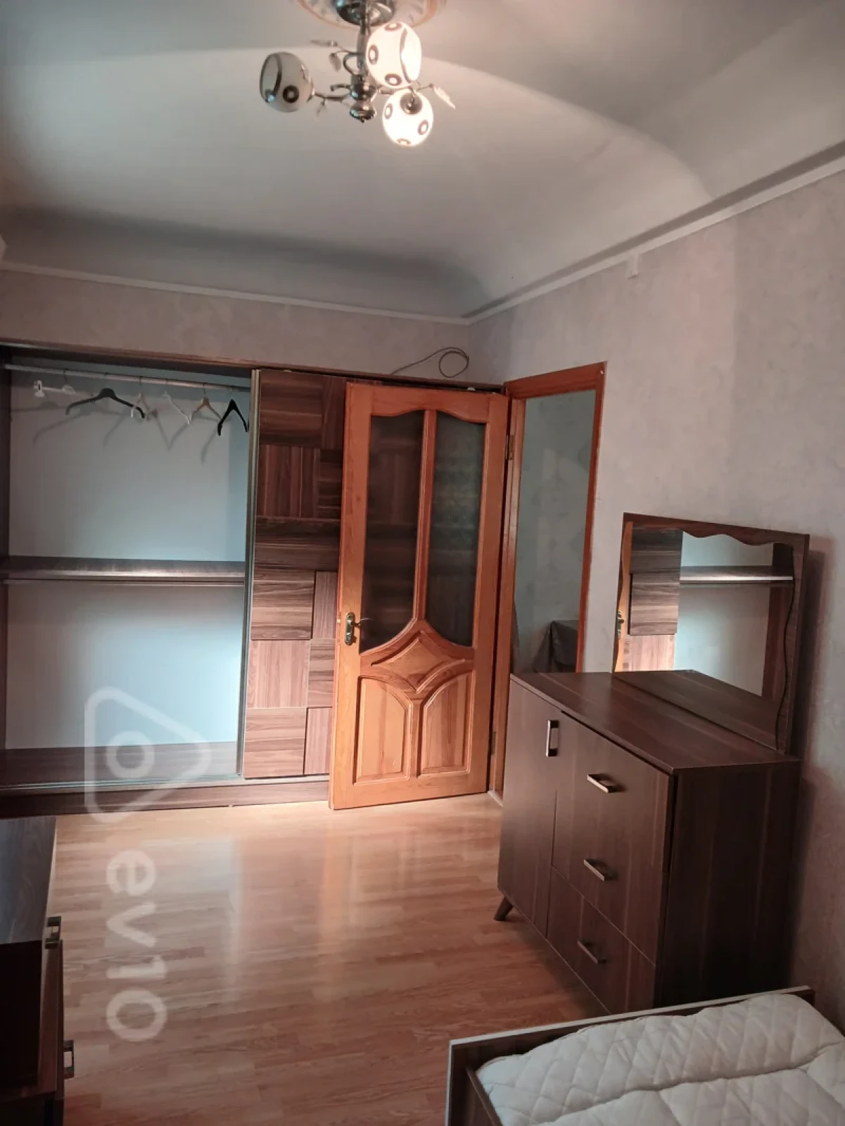 Kirayə verilir 2 otaqlı köhnə tikili 50 m²