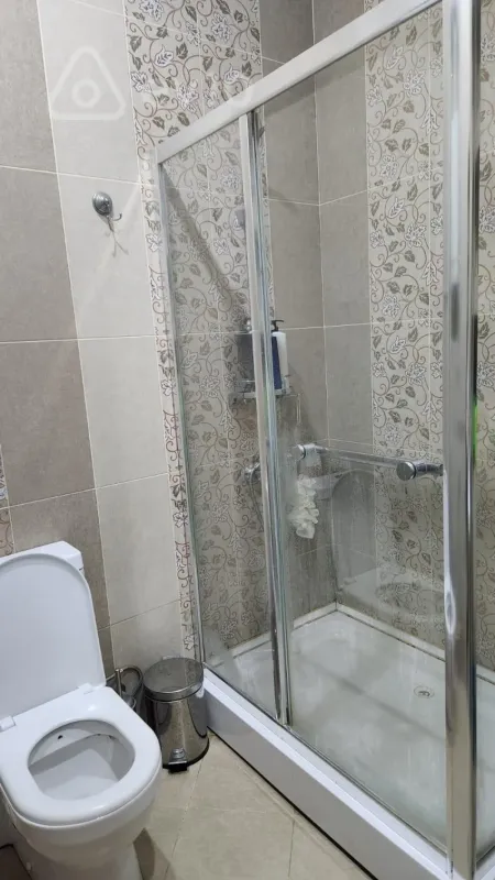 Kirayə verilir 3 otaqlı köhnə tikili 90 m²