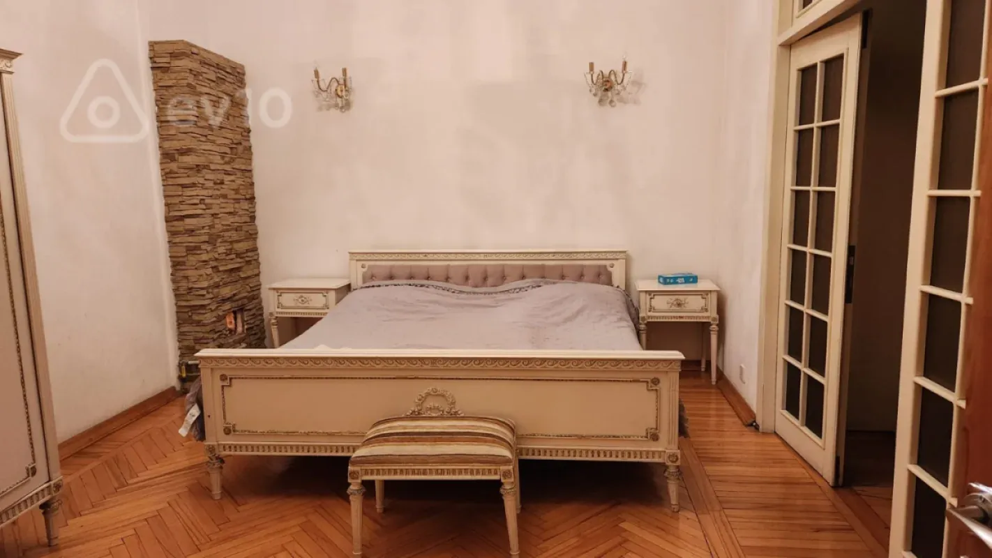 Kirayə verilir 3 otaqlı köhnə tikili 90 m²