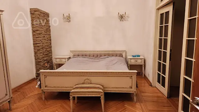 Kirayə verilir 3 otaqlı köhnə tikili 90 m²