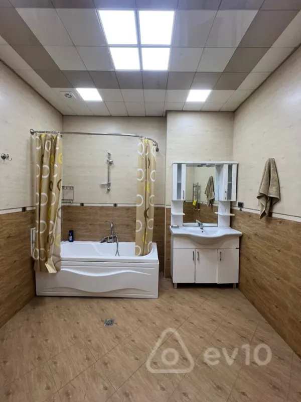 Kirayə verilir 3 otaqlı yeni tikili 135 m²