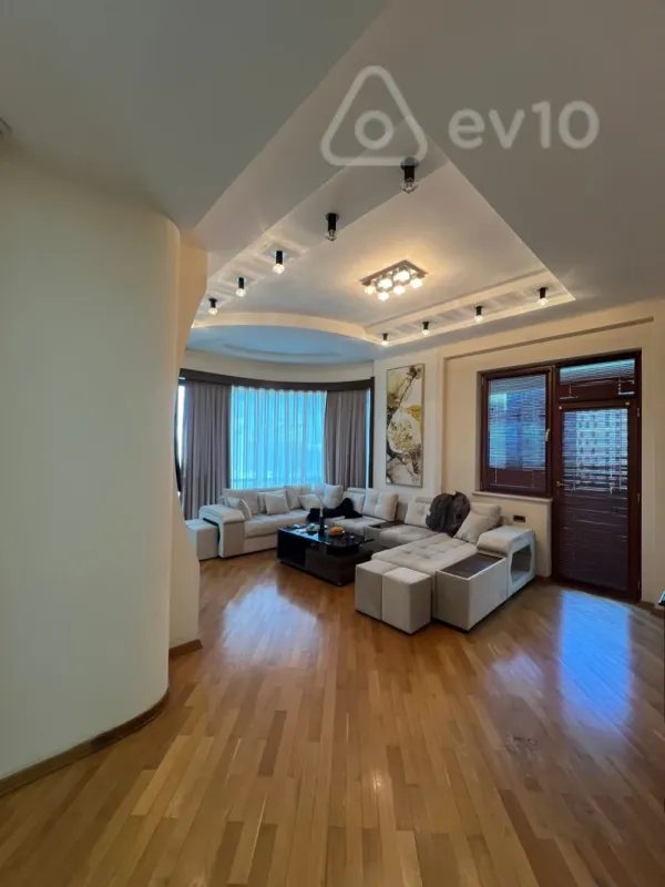 Kirayə verilir 3 otaqlı yeni tikili 135 m²
