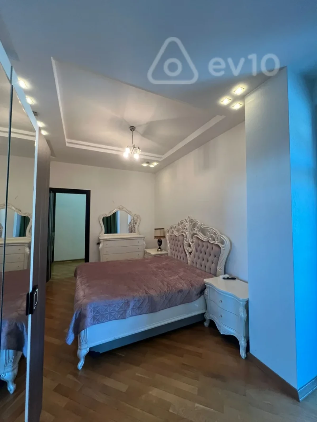 Kirayə verilir 3 otaqlı yeni tikili 135 m²