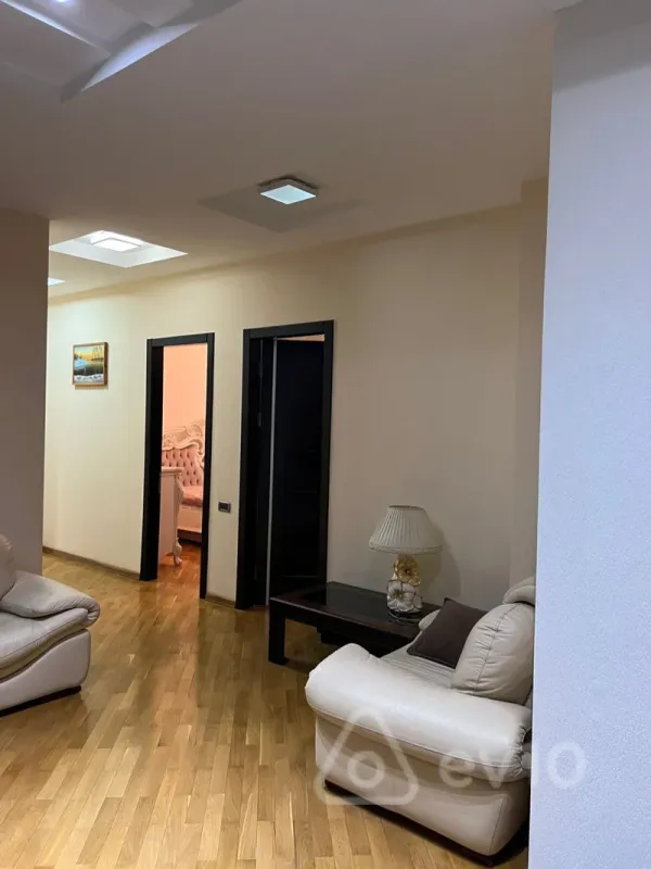 Kirayə verilir 3 otaqlı yeni tikili 135 m²