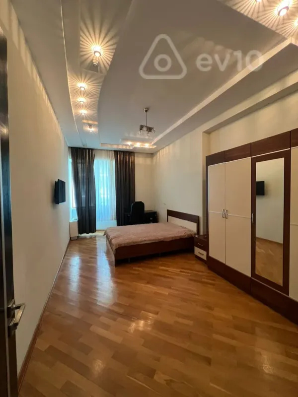 Kirayə verilir 3 otaqlı yeni tikili 135 m²
