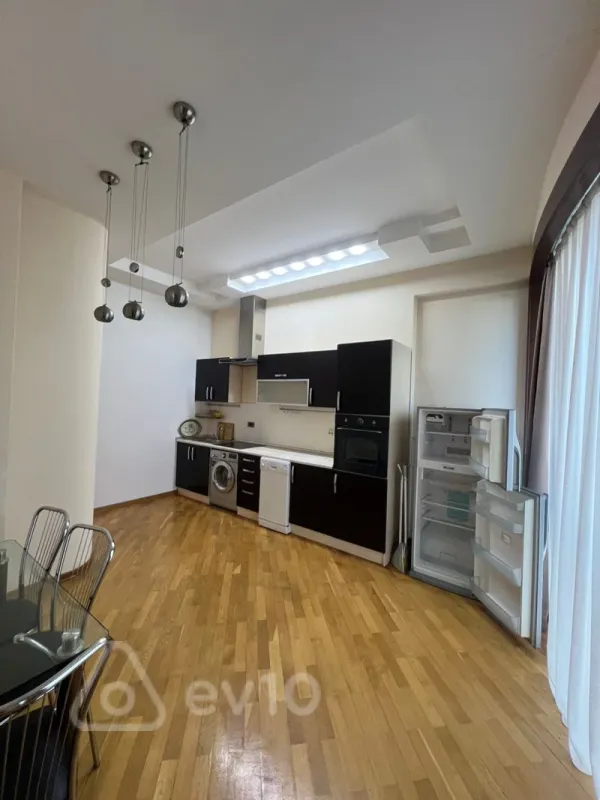 Kirayə verilir 3 otaqlı yeni tikili 135 m²